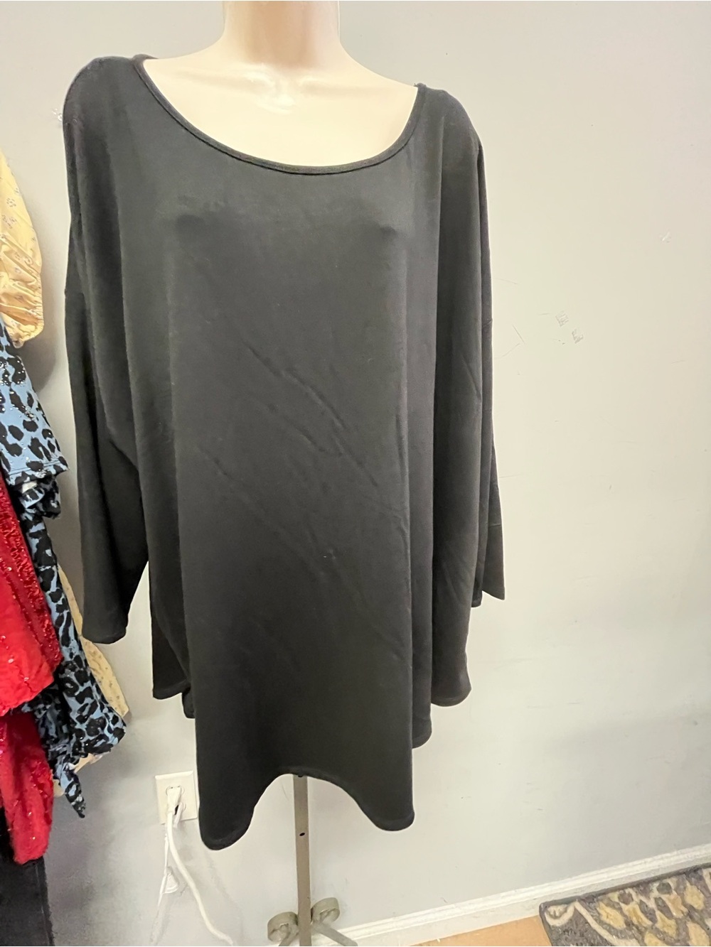 1575 / wonder studio Studio Black Scoop Neck Tunic Top
